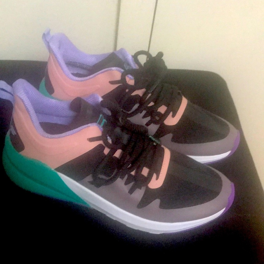 New Fabletics Sneakers Sz 7